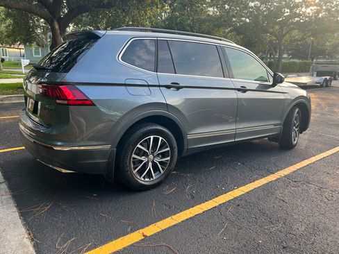 Used 2020 Volkswagen Tiguan SE w/ Panoramic Sunroof Package AWD/4WD image 9