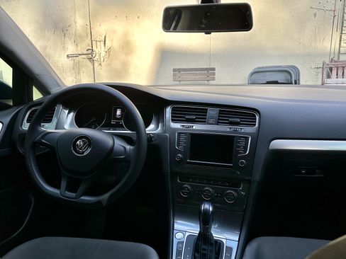 Used 2016 Volkswagen e-Golf SE image 12