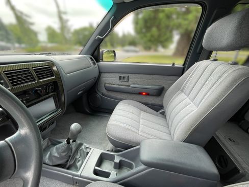 Used 1999 Toyota Tacoma 4x4 Xtracab V6 image 17