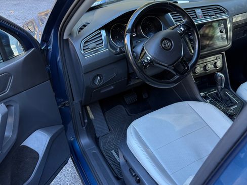Used 2018 Volkswagen Tiguan SE image 9