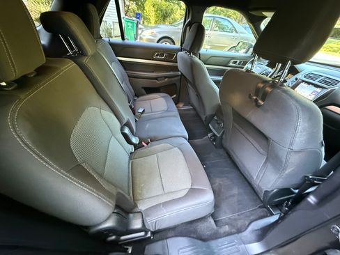 Used 2018 Ford Explorer XLT w/ Equipment Group 201A AWD/4WD image 14
