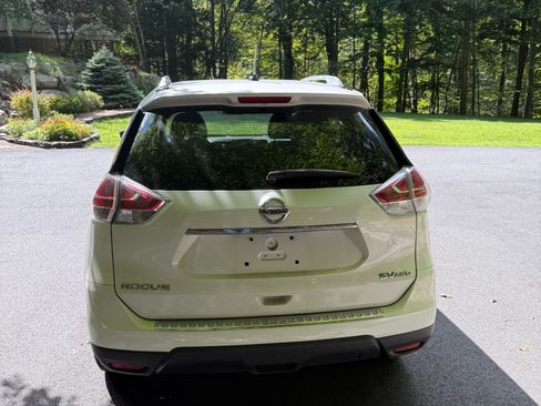 Used 2015 Nissan Rogue SV w/ SV Premium Package image 5