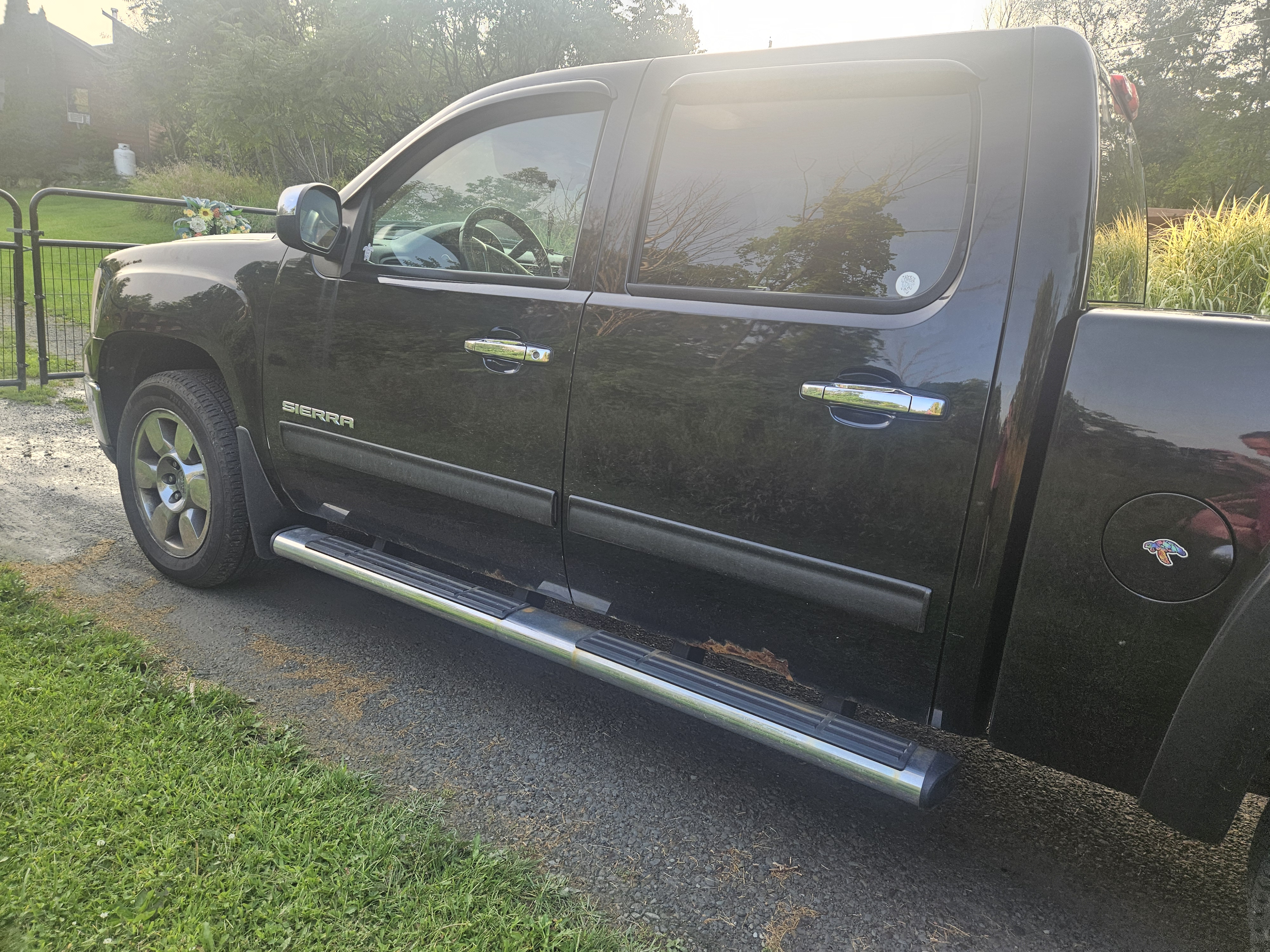 Used 2010 GMC Sierra 1500 SLT w/ LPO, Deluxe Chrome Package AWD/4WD image 8