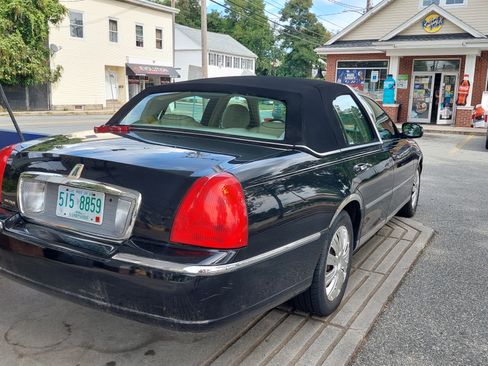 Used 2007 Lincoln Town Car Designer Series image 6