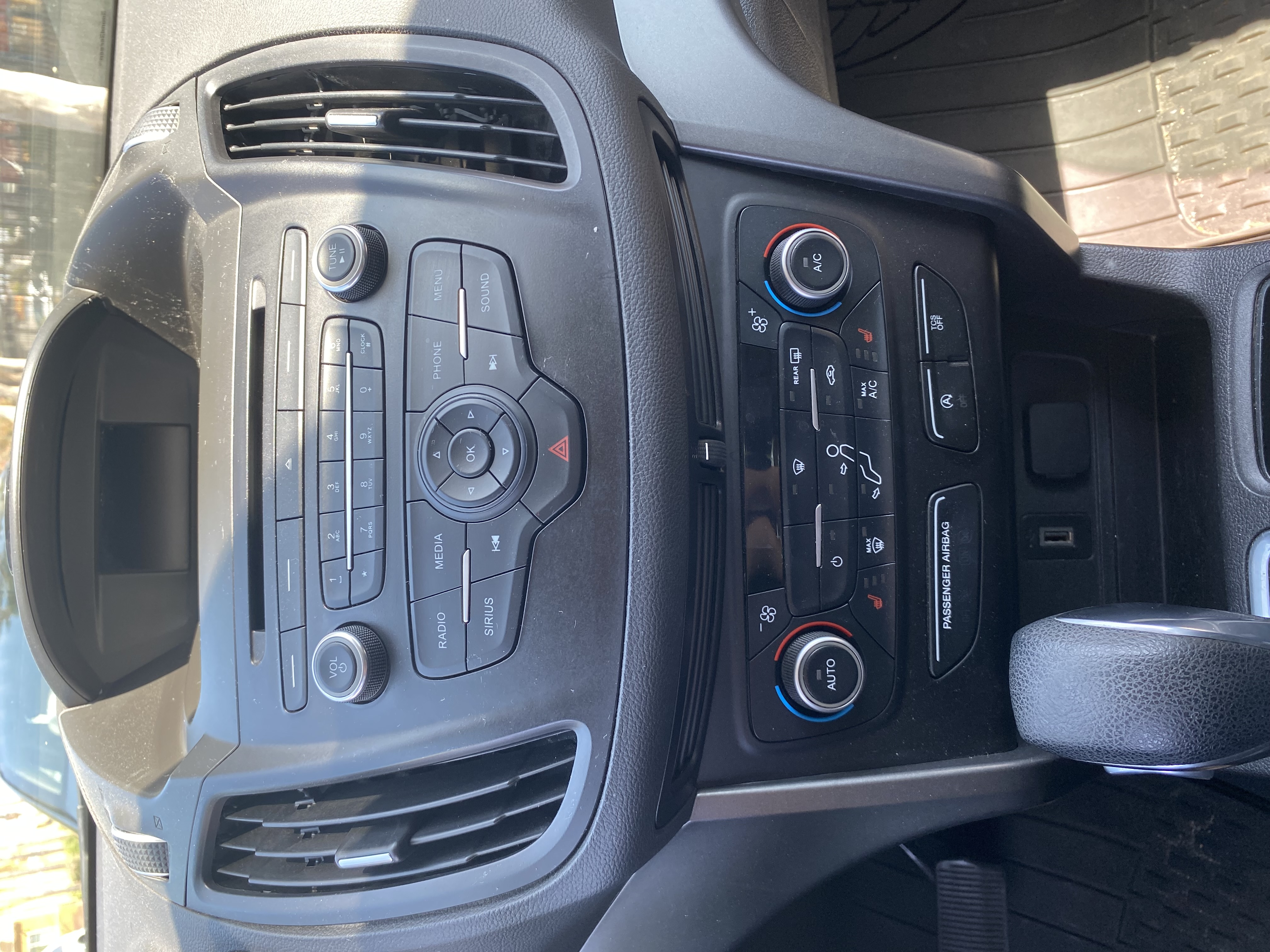 Used 2018 Ford Escape SE FWD image 5