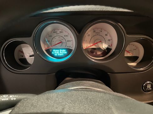 Used 2013 Dodge Challenger SXT image 7