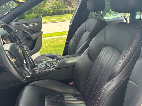 Used 2019 Maserati Levante GranLusso image 11