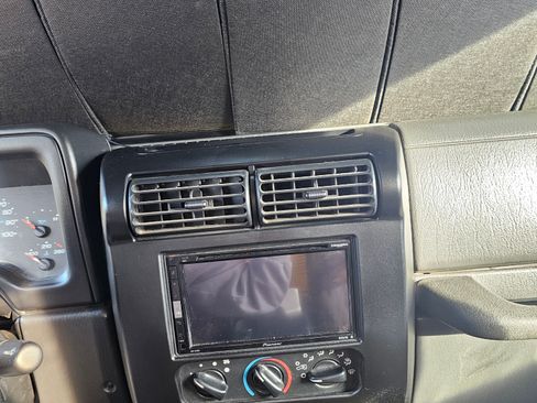 Used 2005 Jeep Wrangler X image 14