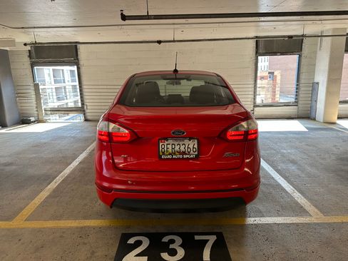 Used 2015 Ford Fiesta SE image 5