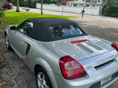 Used 2002 Toyota MR2 image 4