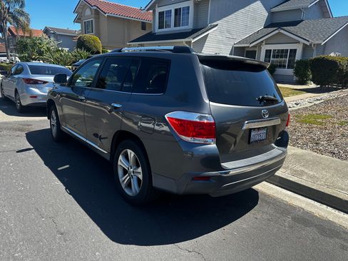 Used 2012 Toyota Highlander Limited w/ Tow Pkg AWD/4WD image 12