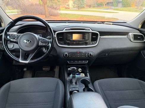 Used 2016 Kia Sorento LX w/ LX Convenience Package image 9