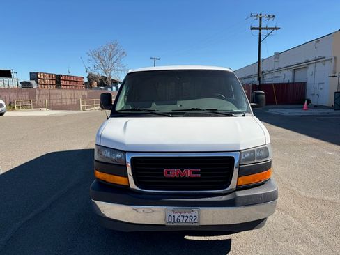 Used 2017 GMC Savana 2500 Van 3D image 2