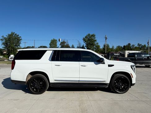 Used 2025 GMC Yukon XL Elevation w/ Elevation Premium Package AWD/4WD image 5