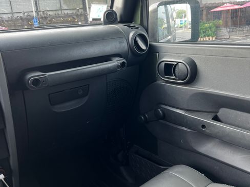 Used 2009 Jeep Wrangler X w/ Mopar Chrome Edition Group image 11