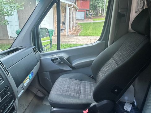 Used 2018 Mercedes-Benz Sprinter 2500 image 8