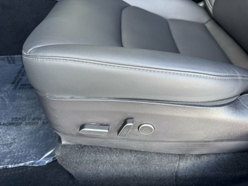 Used 2023 Tesla Model Y Performance image 9