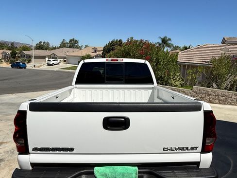 Used 2005 Chevrolet Silverado 2500 LS RWD image 2