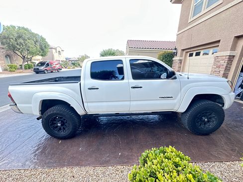 Used 2005 Toyota Tacoma PreRunner RWD image 4