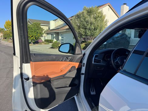 Used 2021 BMW X7 M50i image 12