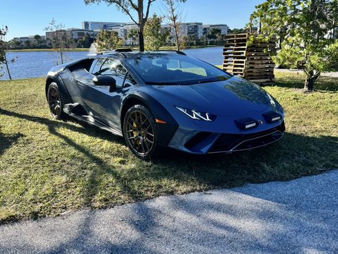 Used 2024 Lamborghini Huracan Sterrato image 1