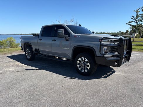Used 2025 Chevrolet Silverado 2500 Custom w/ Custom Value Package image 2
