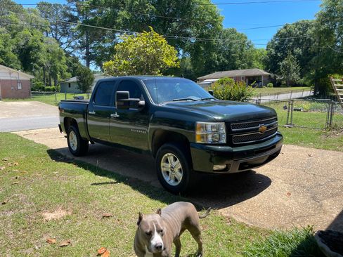 Used 2013 Chevrolet Silverado 1500 LTZ w/ LTZ Plus Package AWD/4WD image 2