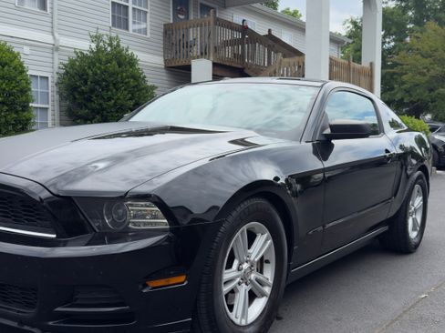 Used 2013 Ford Mustang Coupe RWD image 2