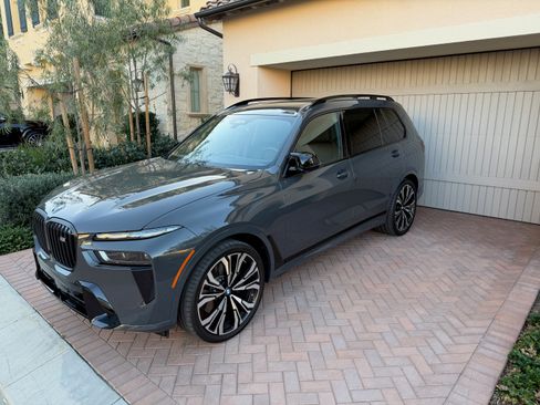 Used 2026 BMW X7 M60i image 4