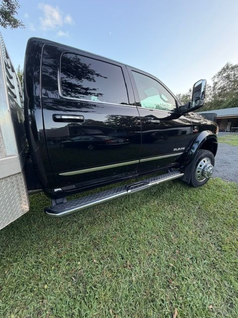 Used 2022 RAM 5500 4x4 Crew Cab image 4