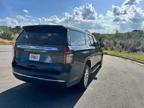 Used 2021 Chevrolet Suburban LT RWD image 6