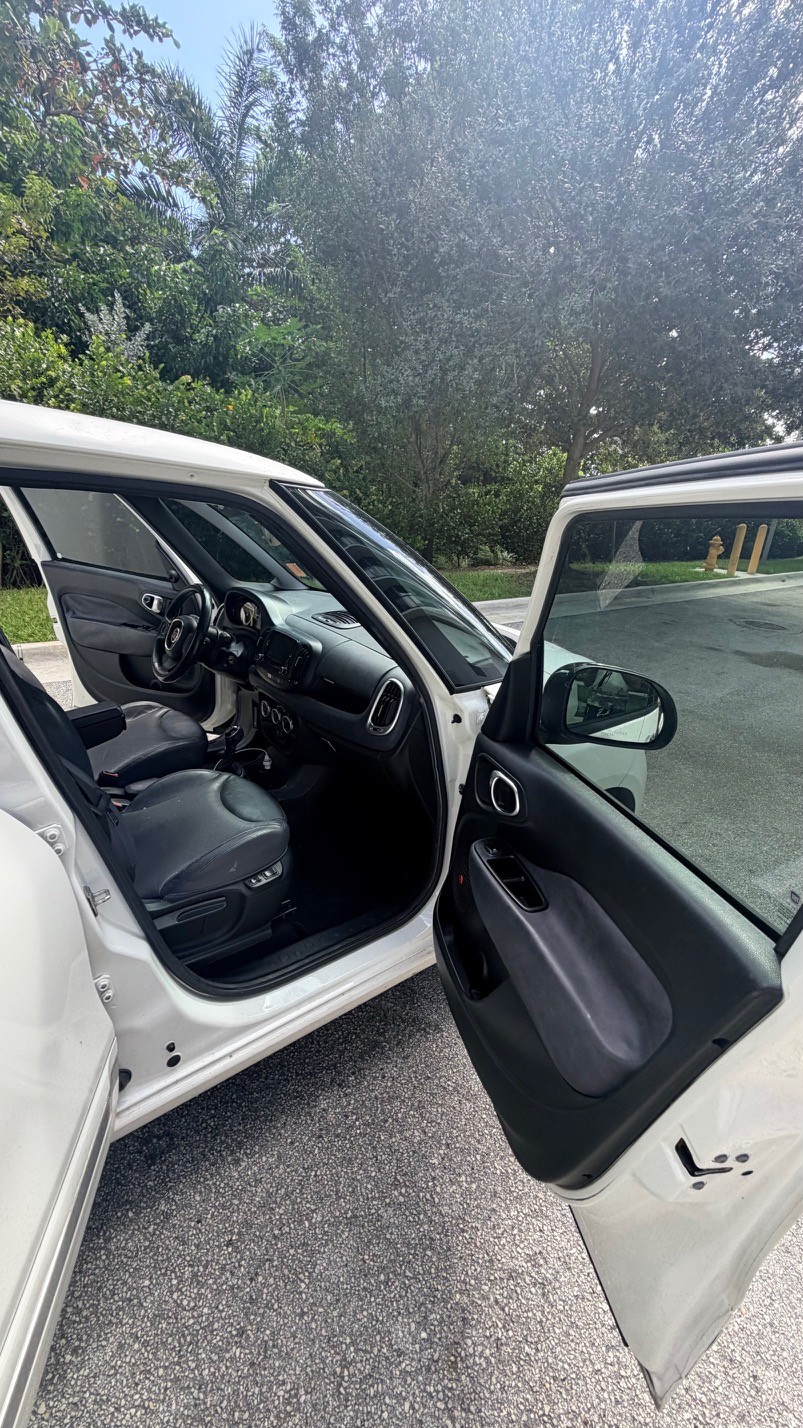 Used 2014 FIAT 500L Lounge FWD image 6