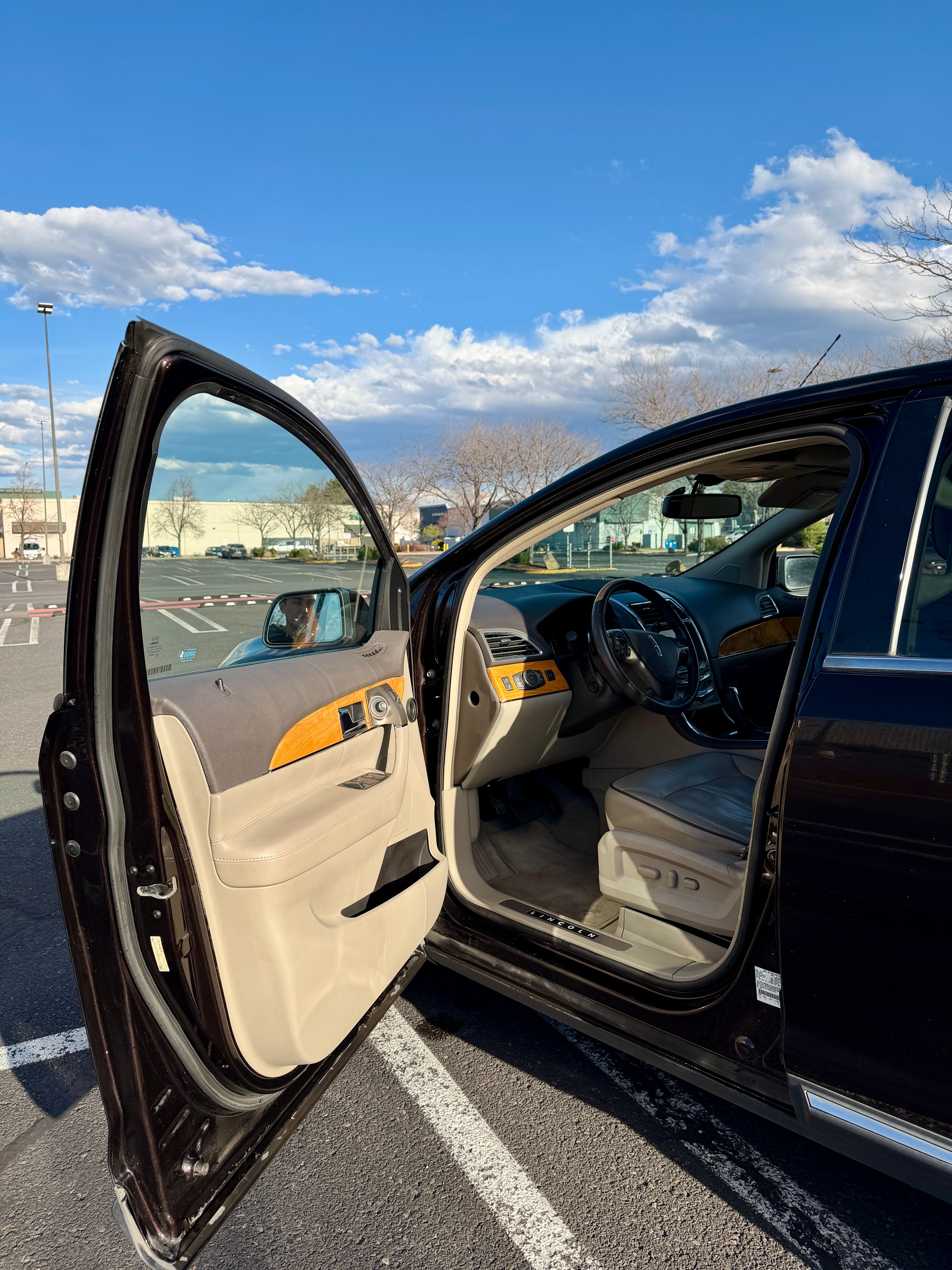 Used 2013 Lincoln MKX AWD image 2