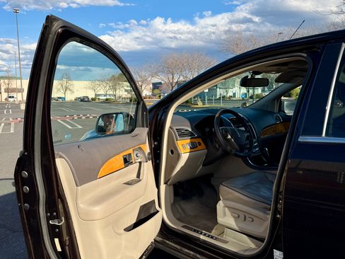 Used 2013 Lincoln MKX AWD image 2