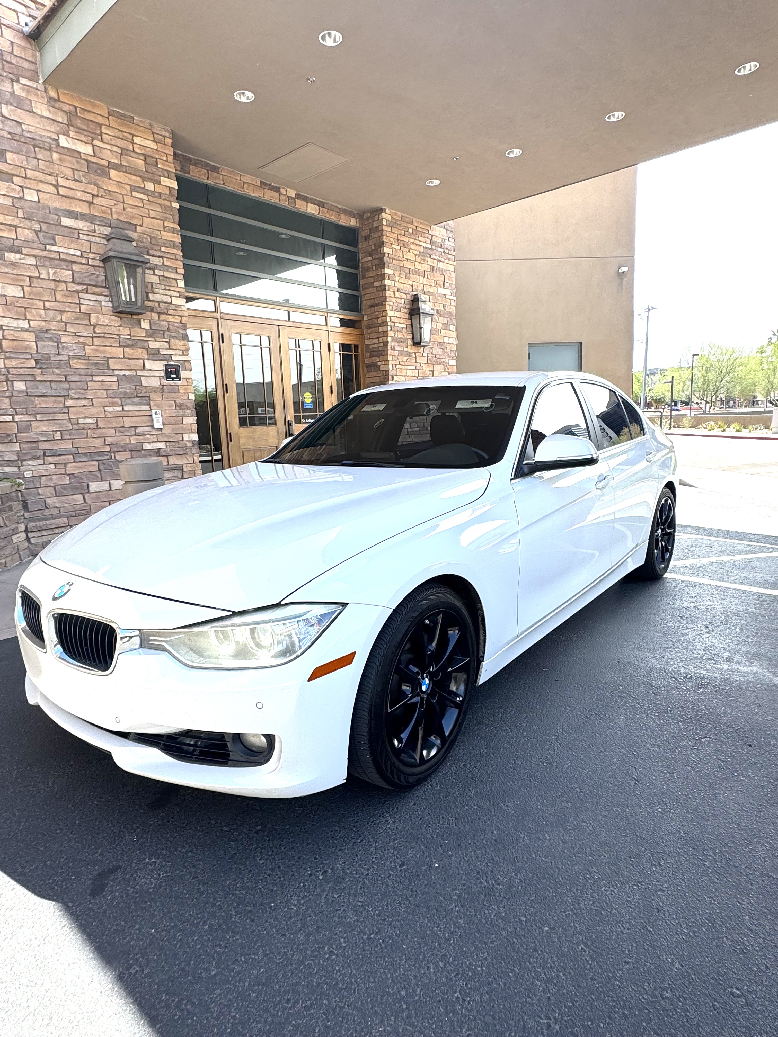 Used 2015 BMW 320i Sedan RWD image 1