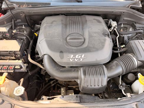 Used 2012 Jeep Grand Cherokee Limited w/ Luxury Group II AWD/4WD image 2