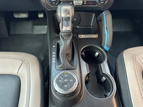 Used 2023 Ford Bronco Wildtrak image 21