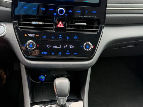 Used 2022 Hyundai Ioniq Limited FWD image 16