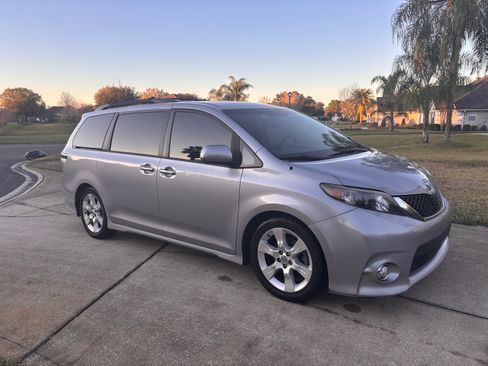 Used 2013 Toyota Sienna SE image 4