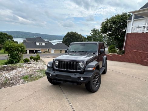 Used 2024 Jeep Wrangler Sport AWD/4WD image 2