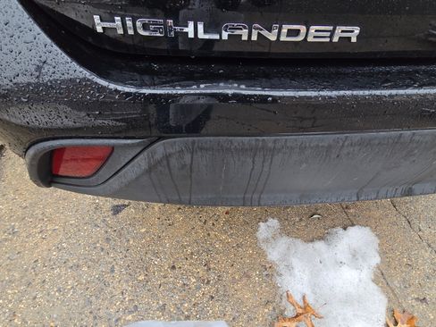 Used 2020 Toyota Highlander XLE image 11