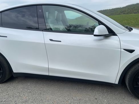 Used 2021 Tesla Model Y Long Range image 6