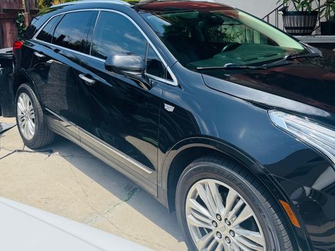 Used 2018 Cadillac XT5 Premium Luxury FWD image 2