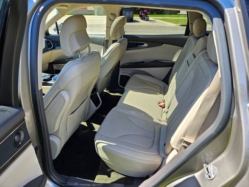 Used 2016 Lincoln MKX Reserve w/ Technology Package AWD/4WD image 14