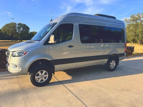 Used 2025 Mercedes-Benz Sprinter 2500 image 2