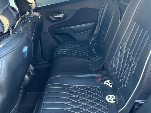 Used 2015 Jeep Cherokee Sport w/ Sport Appearance Group image 9