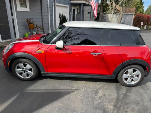 Used 2017 MINI Cooper 2-Door Hardtop image 4