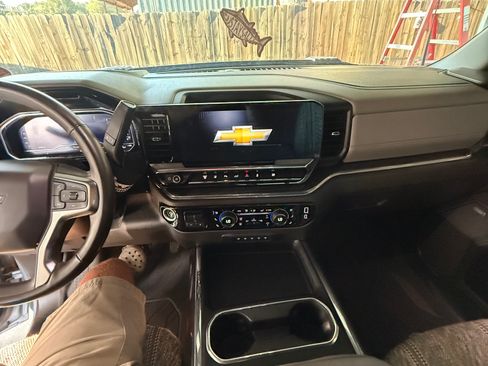Used 2025 Chevrolet Silverado 3500 LTZ w/ LTZ Plus Package AWD/4WD image 11