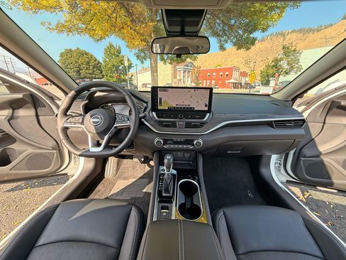Used 2024 Nissan Altima 2.5 SL AWD/4WD image 13