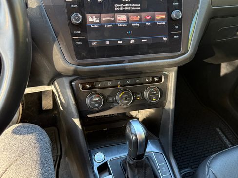 Used 2020 Volkswagen Tiguan S image 11